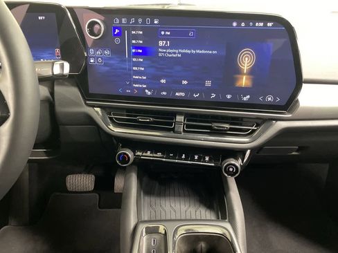 Used 2024 Chevrolet Equinox EV RS image 25