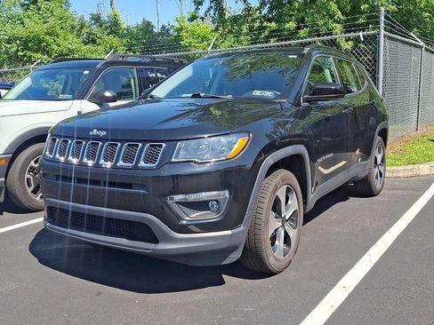 Used 2019 Jeep Compass Latitude w/ Popular Equipment Group AWD/4WD image 2