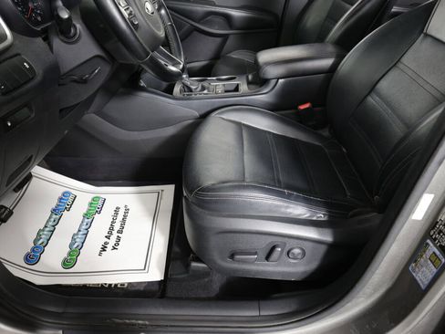 Used 2017 Kia Sorento FWD w/ LX Convenience Package image 13