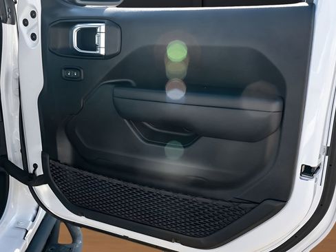 Used 2024 Jeep Wrangler Unlimited w/ Convenience Group image 26