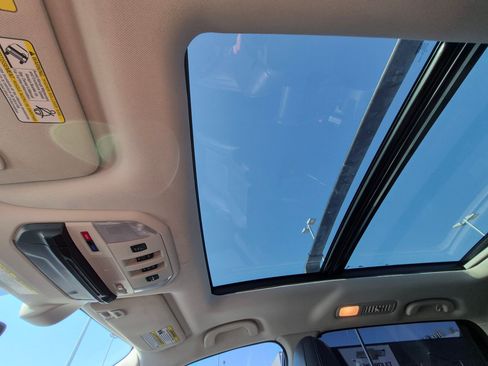 Used 2019 Subaru Ascent Limited AWD/4WD image 16