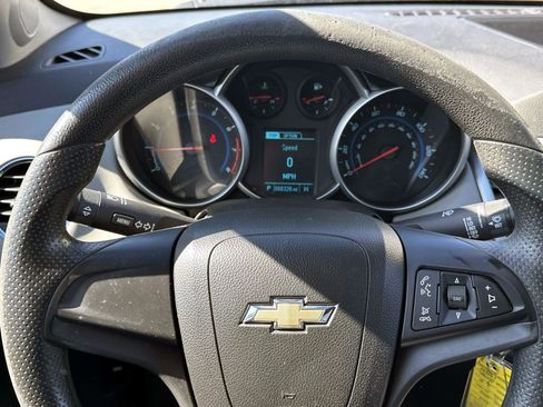 Used 2013 Chevrolet Cruze LS image 17