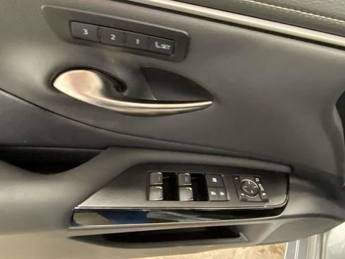 Used 2025 Lexus ES 350 w/ Premium Package image 13