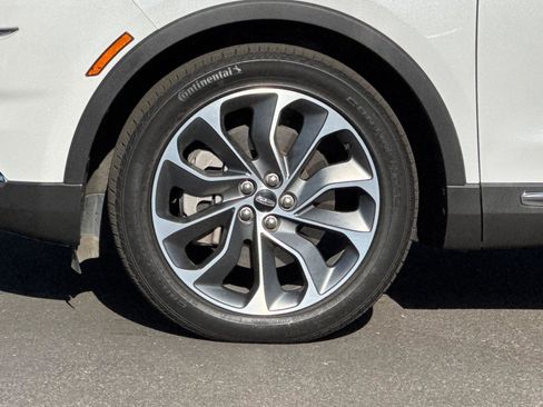 Used 2023 Lincoln Nautilus Reserve w/ Luxury Package image 28