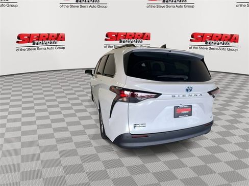 New 2025 Toyota Sienna XLE image 7