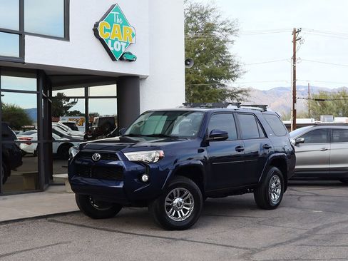 Used 2017 Toyota 4Runner SR5 image 2