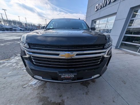 Used 2024 Chevrolet Suburban LT image 9