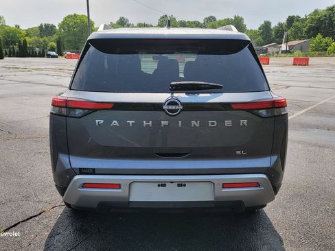 Used 2025 Nissan Pathfinder SL FWD image 10