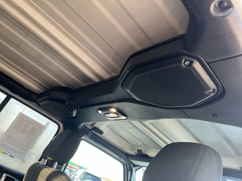 Used 2023 Jeep Gladiator Sport image 21