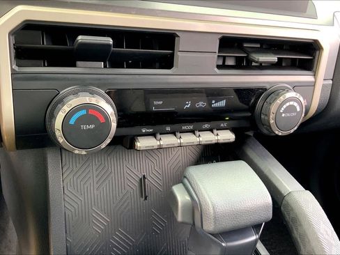 Used 2025 Toyota Tacoma SR5 image 29