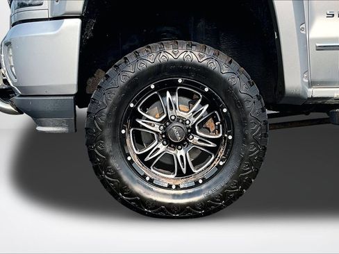 Used 2017 Chevrolet Silverado 1500 LTZ Z71 w/ LTZ Plus Package AWD/4WD image 9