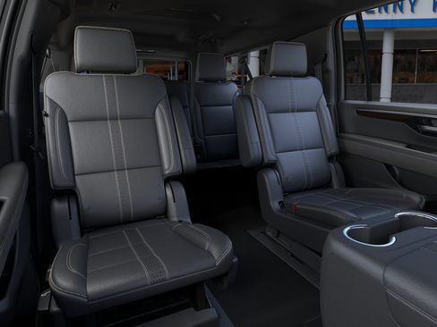 New 2026 Chevrolet Suburban High Country w/ Sun And Tow Package AWD/4WD image 17