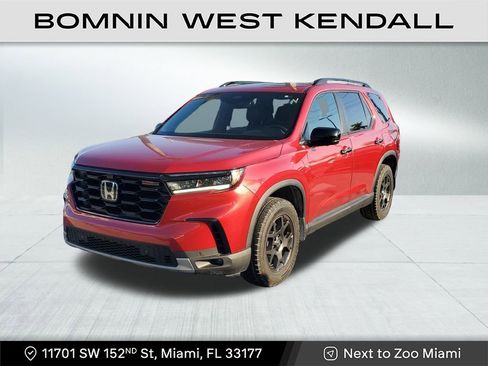 Used 2023 Honda Pilot TrailSport image 3