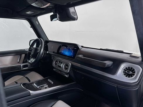 Used 2025 Mercedes-Benz G 63 AMG 4MATIC image 32
