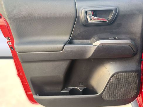 Used 2018 Toyota Tacoma TRD Sport w/ Technology Package image 24