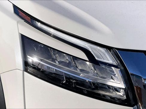 Used 2023 Nissan Pathfinder Platinum w/ Cargo Package image 28