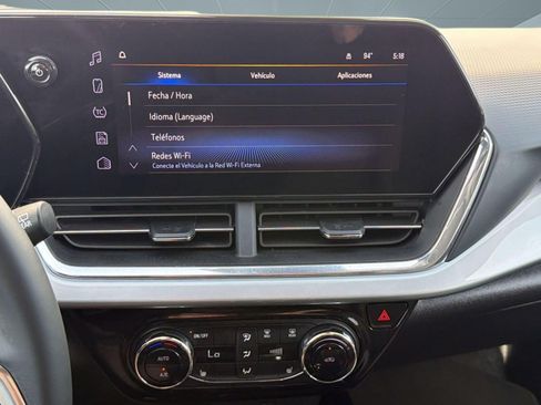 Used 2025 Chevrolet Trax LT w/ LT Convenience Package FWD image 19