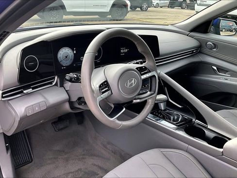Used 2025 Hyundai Elantra SEL image 10