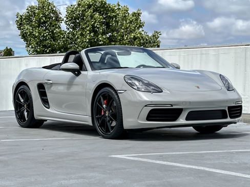 Used 2022 Porsche 718 Boxster S RWD image 9