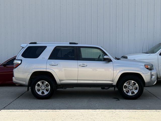 Used 2024 Toyota 4Runner SR5 AWD/4WD image 3