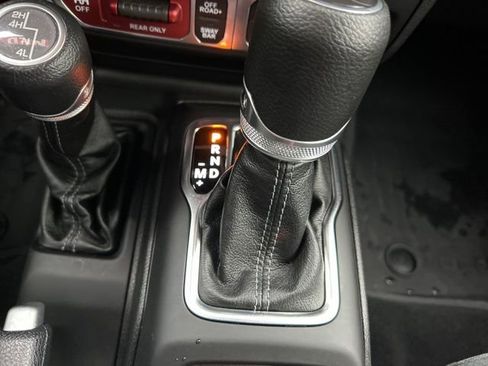 Used 2025 Jeep Gladiator Rubicon image 27