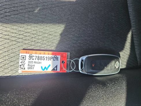 Used 2025 Nissan Rogue SV FWD image 20
