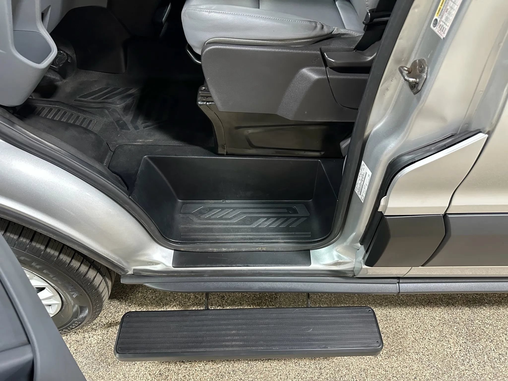Used 2015 Ford Transit 250 148 Medium Roof RWD image 20