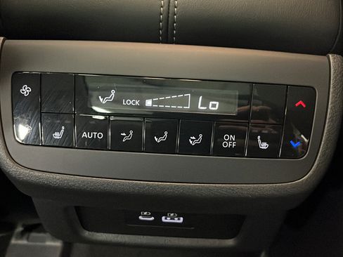Used 2025 Nissan Pathfinder SL w/ SL Premium Package AWD/4WD image 35