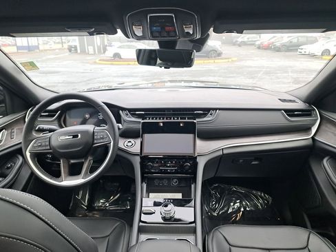 New 2025 Jeep Grand Cherokee L Limited w/ Luxury Tech Group II AWD/4WD image 17