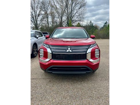 New 2026 Mitsubishi Outlander ES image 1