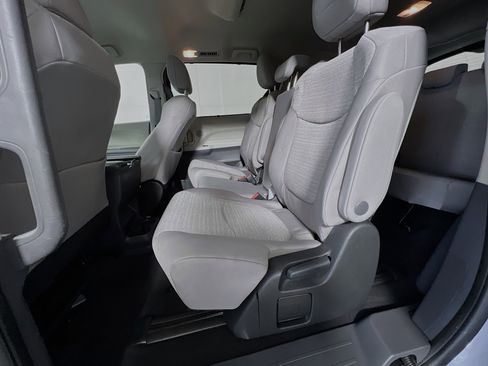 Used 2023 Toyota Sienna LE image 29