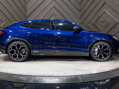 Used 2024 Lamborghini Urus Performante image 3