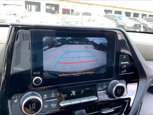 Used 2023 Toyota Highlander XSE image 27