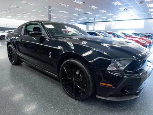 Used 2010 Ford Mustang Shelby GT500 RWD image 4
