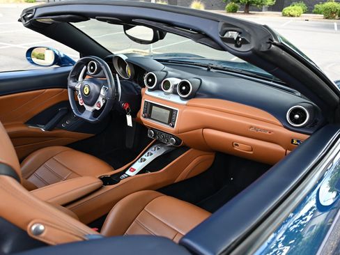 Used 2015 Ferrari California T RWD image 44