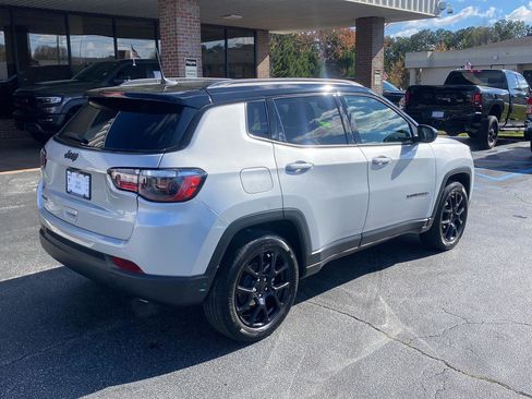 Used 2024 Jeep Compass Latitude w/ Altitude Special Edition image 5