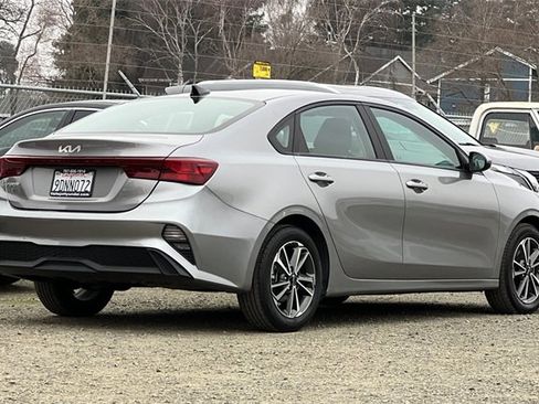 Used 2023 Kia Forte LXS image 5