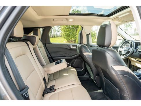 Used 2022 Ford Escape Titanium w/ Class II Trailer Tow Package image 17