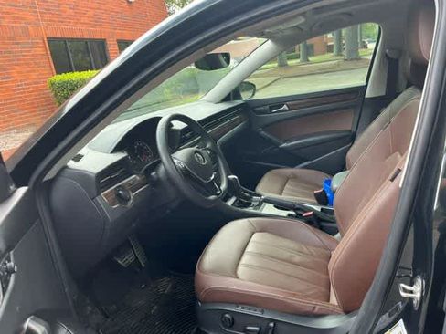 Used 2022 Volkswagen Passat 2.0T FWD image 3