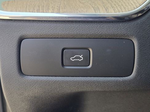 Used 2026 Volvo XC60 B5 Ultra w/ Protection Package Premier AWD/4WD image 18