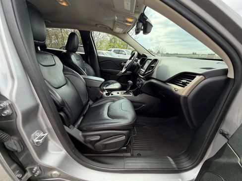 Used 2017 Jeep Cherokee Limited FWD image 26