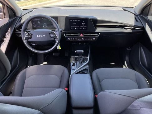 Used 2025 Kia Niro LX FWD image 10