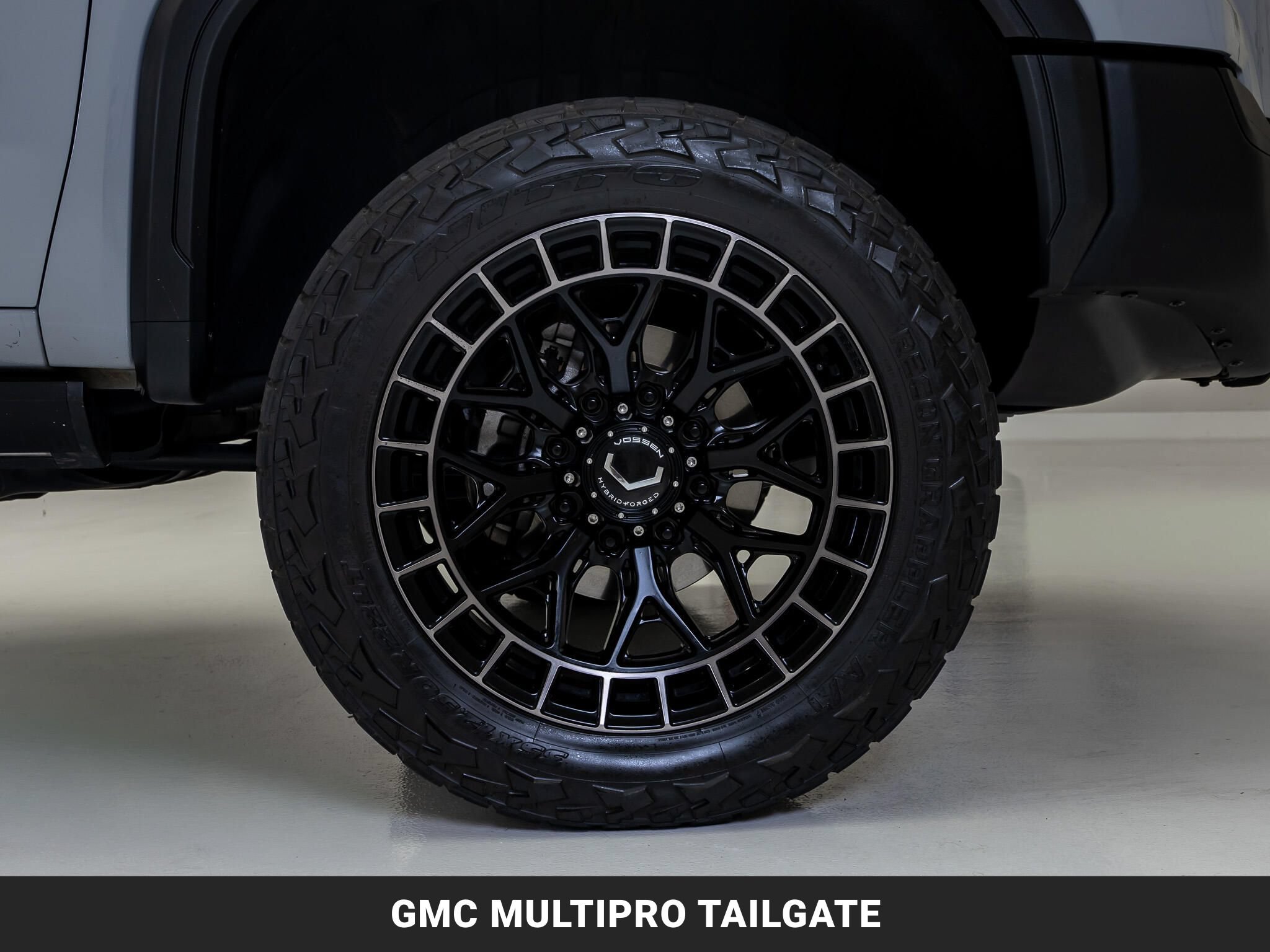 Used 2025 GMC Sierra 2500 AT4X w/ AT4X AEV Edition AWD/4WD image 11