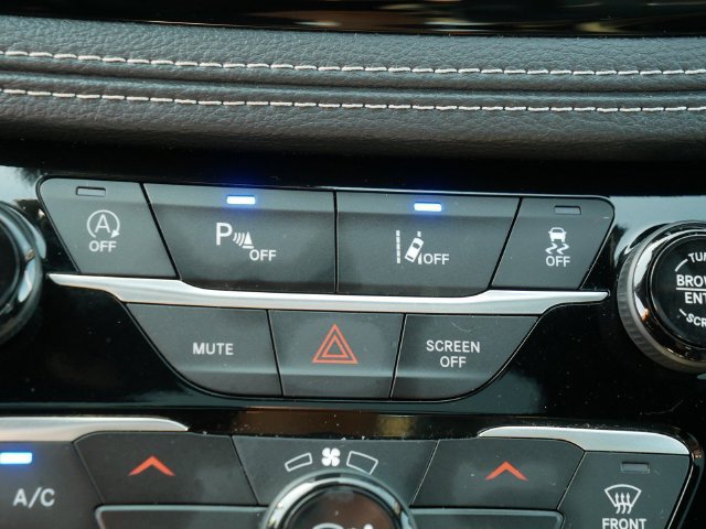 Used 2026 Chrysler Pacifica Limited FWD image 34