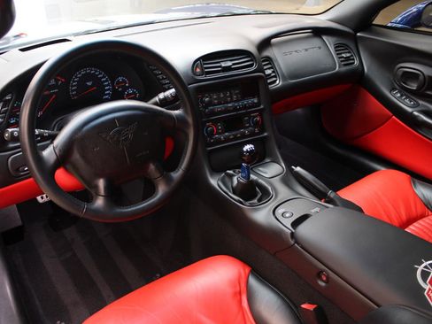 Used 2004 Chevrolet Corvette Z06 w/ Z06 Preferred Equipment Group RWD image 5