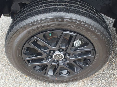 Used 2024 Toyota Tundra Limited image 28