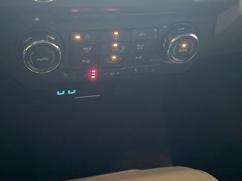 Used 2018 Ford F150 Lariat image 19