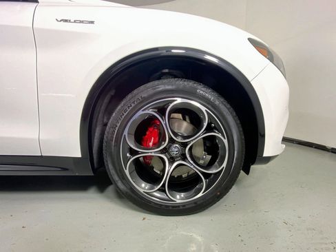 New 2025 Alfa Romeo Stelvio Sprint image 5