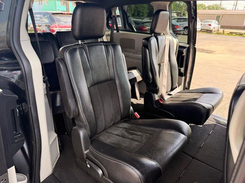 Used 2018 Dodge Grand Caravan SXT FWD image 15