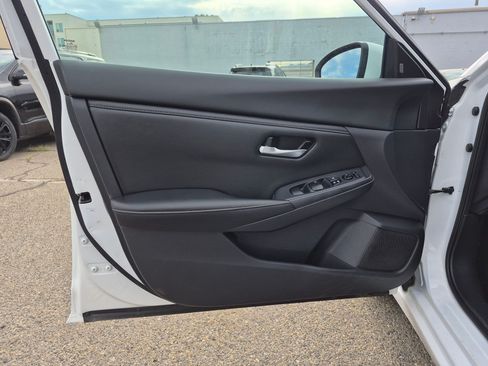 Used 2022 Nissan Sentra SV FWD image 14